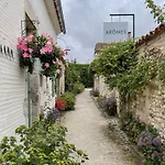 Charming With Heated Pool Year Round 4*