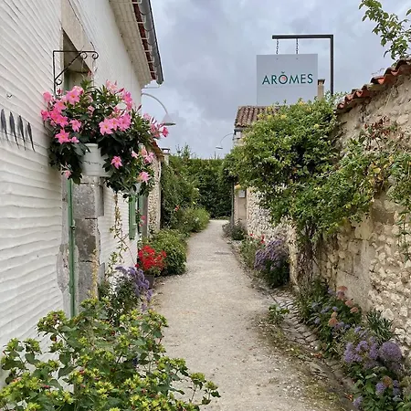 Charming With Heated Pool Year Round 4*