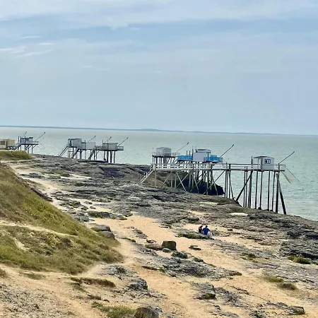 Charming With Heated Pool Year Round 招待所 4*