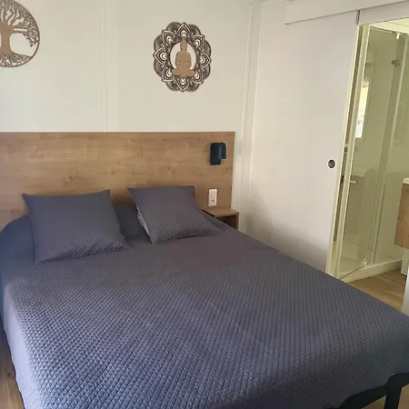 Charming With Heated Pool Year Round Pensjonat 4*