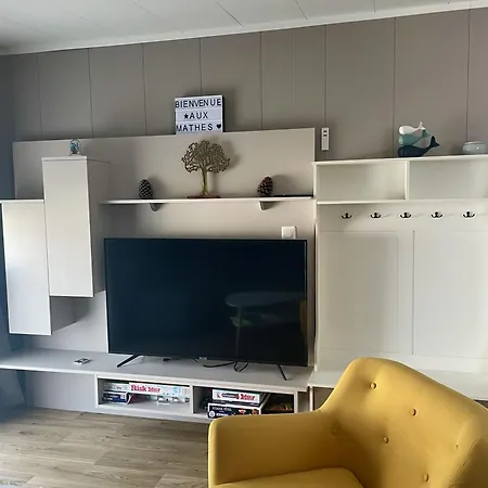 Charming With Heated Pool Year Round 招待所 莱马特