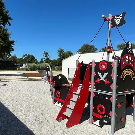 Charming With Heated Pool Year Round Les Mathes