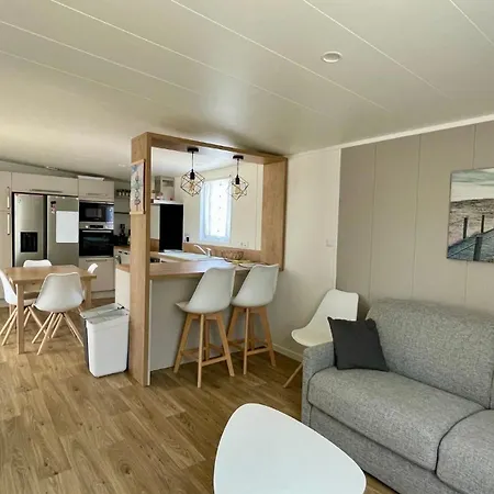 Charming With Heated Pool Year Round 招待所 4*