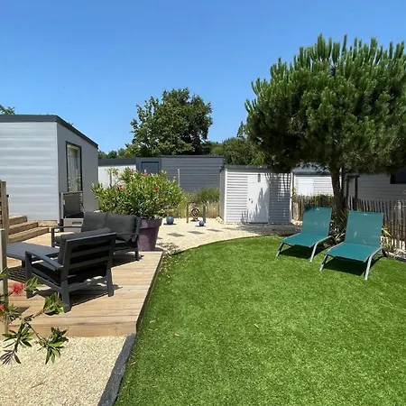 Holiday home Charming With Heated Pool Year Round *