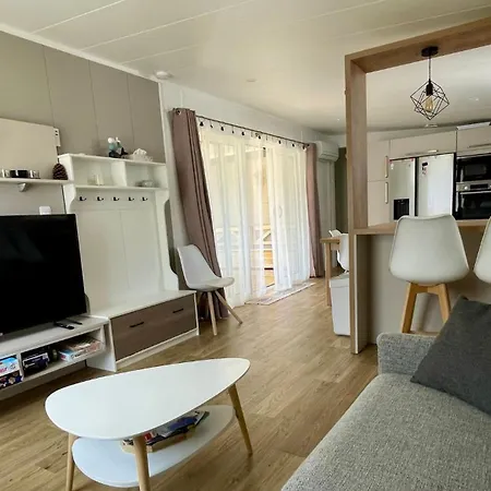 Charming With Heated Pool Year Round 招待所 莱马特