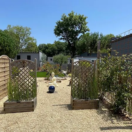 Charming With Heated Pool Year Round Pensjonat 4*