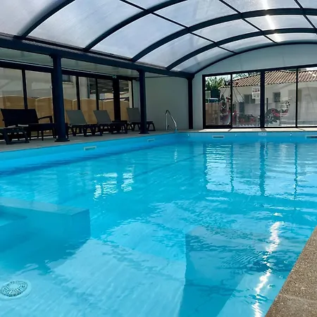 Charming With Heated Pool Year Round 莱马特